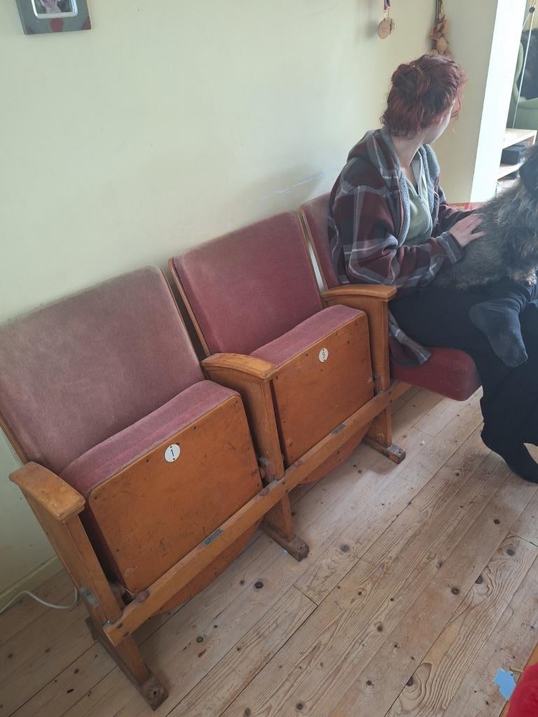 Vintage bioscoop stoelen, Ophalen