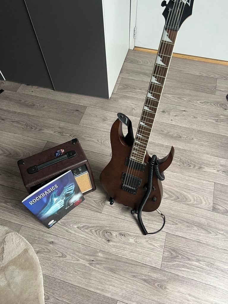 Elektrische gitaar + versterker, Muziek en Instrumenten, Snaarinstrumenten | Gitaren | Elektrisch, Ophalen, Ibanez, Met versterker