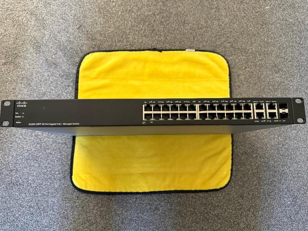Cisco SG300-28PP 28 poorts gigabit switch met PoE+, Ophalen of Verzenden, Gebruikt