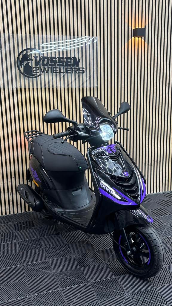 Piaggio Zip | Black & Purple | 2017 | Full, Fietsen en Brommers, Scooters | Piaggio, Maximaal 45 km/u, Zip, Zo goed als nieuw