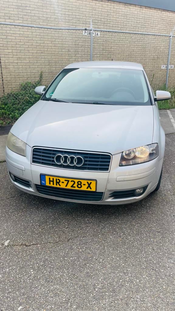 Audi a3  2005   Km 167000 , zilver rijdt super goed, Auto's, Audi, Voorwielaandrijving, Stof, Zwart, 1984 cc