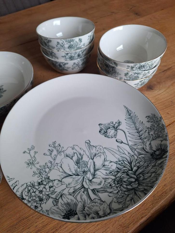 Albert Heijn servies met bloemenprint, Huis en Inrichting, Keuken | Servies, Zo goed als nieuw, Bord(en), Overige stijlen, Porselein