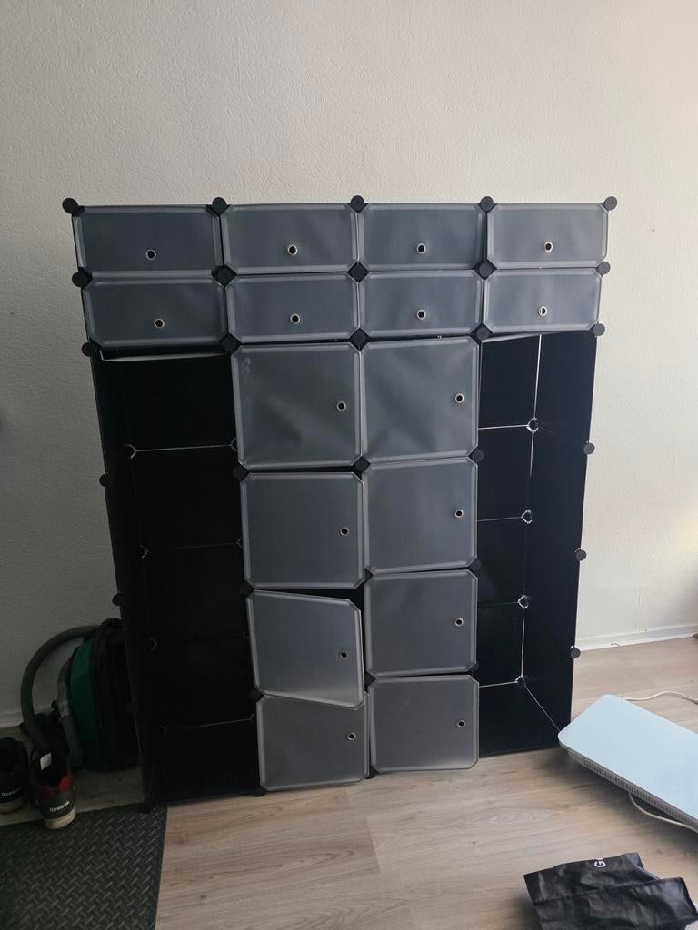 Lichte, makkelijk opbouwbare/afbreekbare vakkenkast, Ophalen, Gebruikt