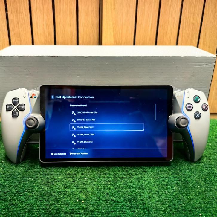 Sony PlayStation Portal Remote Player 30th Anniversary, Spelcomputers en Games, Spelcomputers | Sony PSP, Zo goed als nieuw
