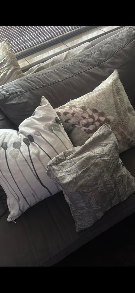 3 kussens, Ophalen of Verzenden, Zo goed als nieuw, Grijs, Vierkant