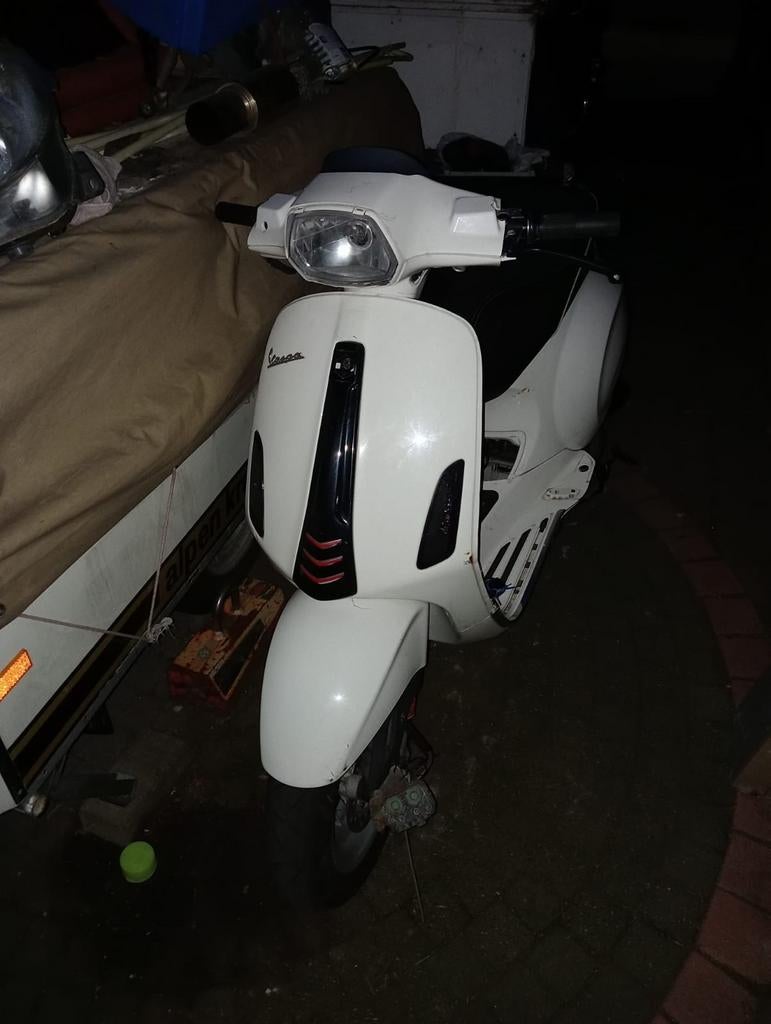 Vespa Sprint 60km/u - Zwart/Wit - Opknapper, Ophalen, Gebruikt