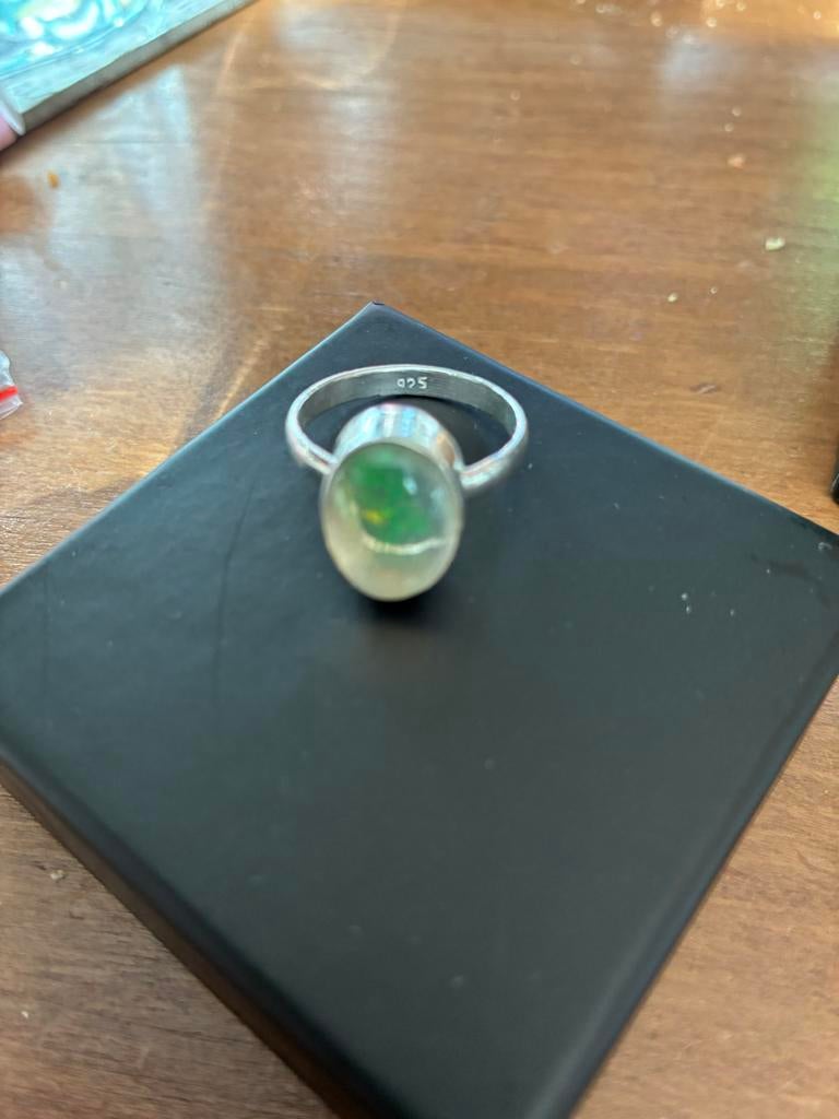 Zilveren 925 ring met Ethiopische opaal, Nieuw, Ophalen of Verzenden, 17 tot 18, Met edelsteen