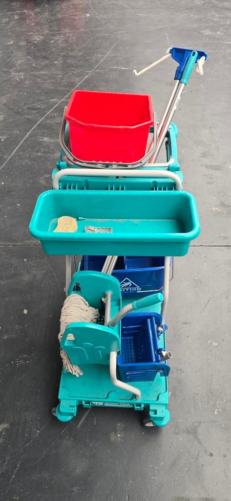 Schoonmaakkar met toebehoren, Ophalen