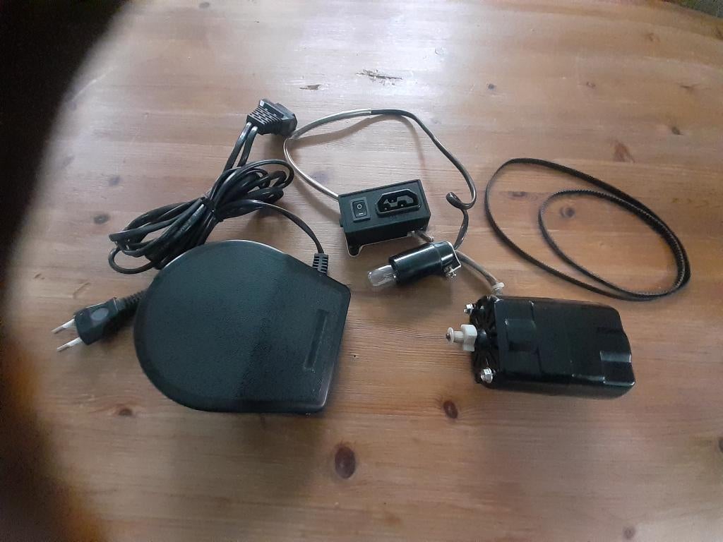 Naaimachine motor,, Ophalen, Zo goed als nieuw, Toebehoren, Overige merken