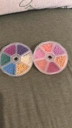 2 kralen doosjes, Hobby en Vrije tijd, Kralen en Sieraden maken, Ophalen, Zo goed als nieuw, Kraal