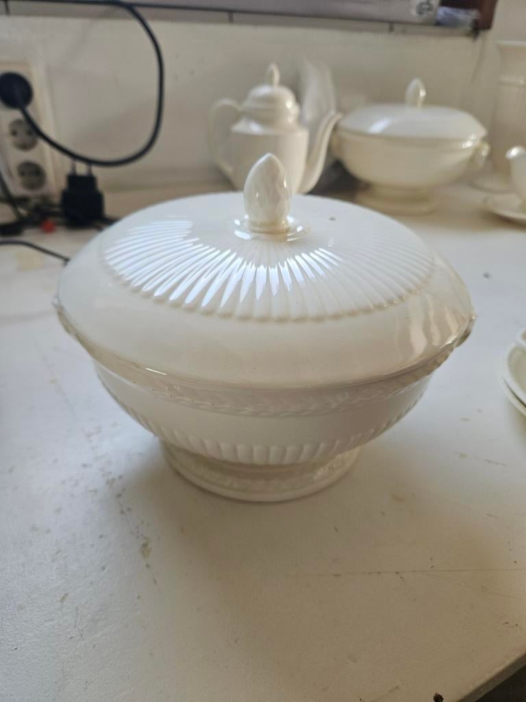 Wedgwood Edme dekschalen, Ophalen