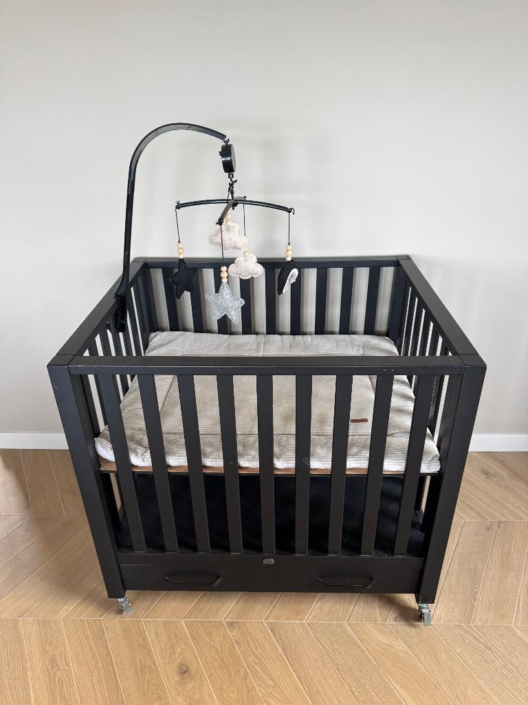 Baby box zwart, Kinderen en Baby's, Boxen, Ophalen, Zo goed als nieuw, Rechthoekig, Wieltjes