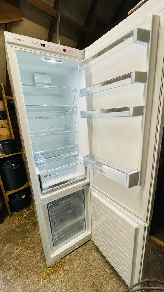 Bosch Koel-vriescombinatie - volledig functioneel, Ophalen, 200 liter of meer, 60 cm of meer, Met aparte vriezer