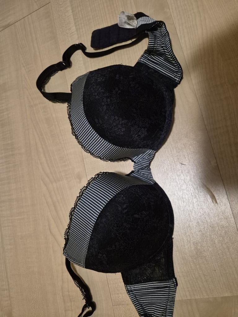 Bh hunkenmoller 70D gratis (alleen verzenden), Kleding | Dames, Ondergoed en Lingerie, Verzenden, Zwart, BH