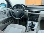Nette BMW 3-Serie 320i E90 Sedan 150PK Benzine/Apk/Airco!, Auto's, Parkeersensor, 1995 cc, 4 cilinders, Blauw