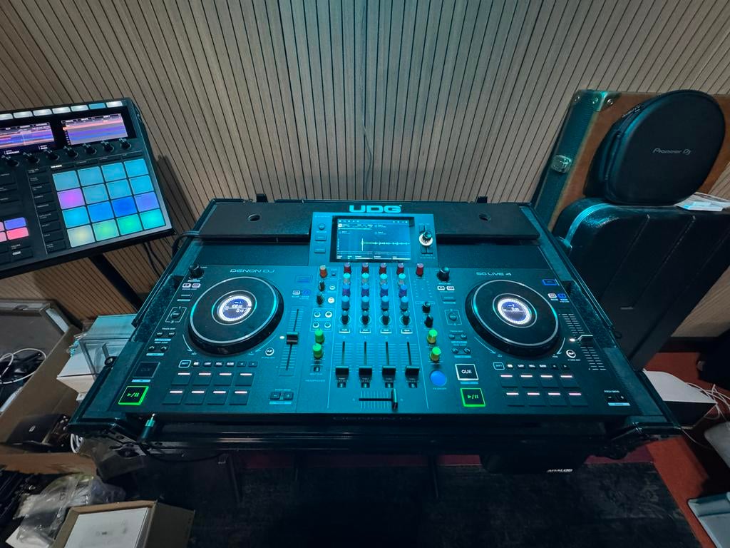 Denon DJ SC Live 4 met UDG Flightcase en Decksaver, Muziek en Instrumenten, Dj-sets en Draaitafels, Ophalen, Zo goed als nieuw