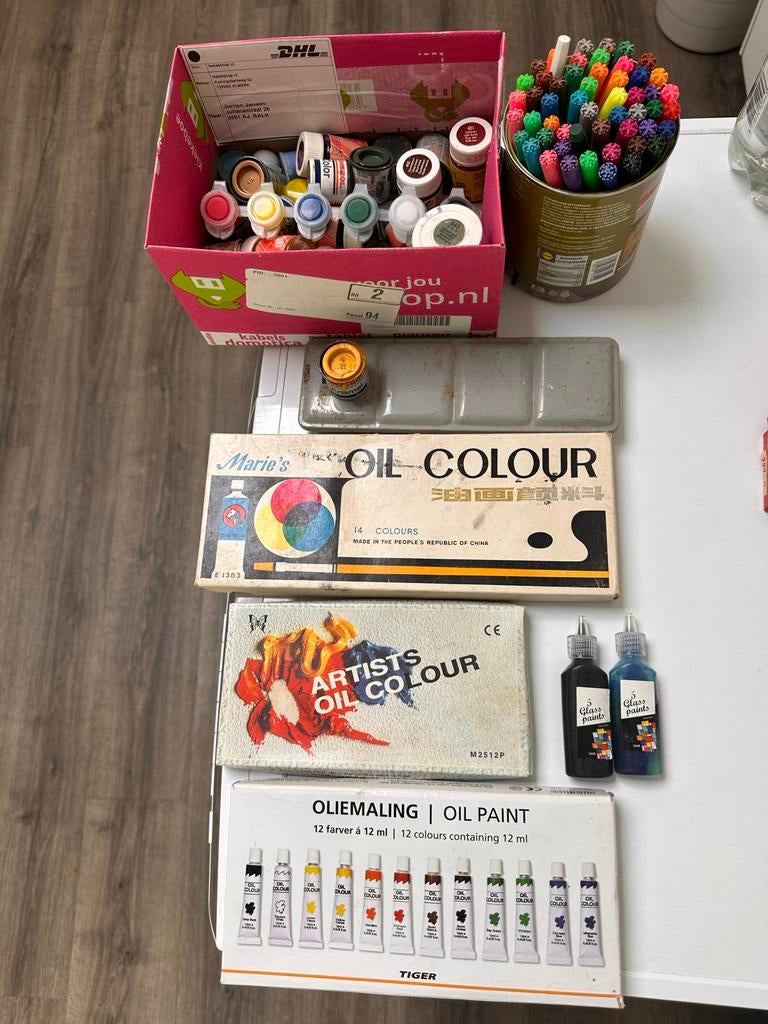 Grote set olieverf, acrylverf en stiften, Hobby en Vrije tijd, Schilderen, Gebruikt, Acrylverf, Ophalen