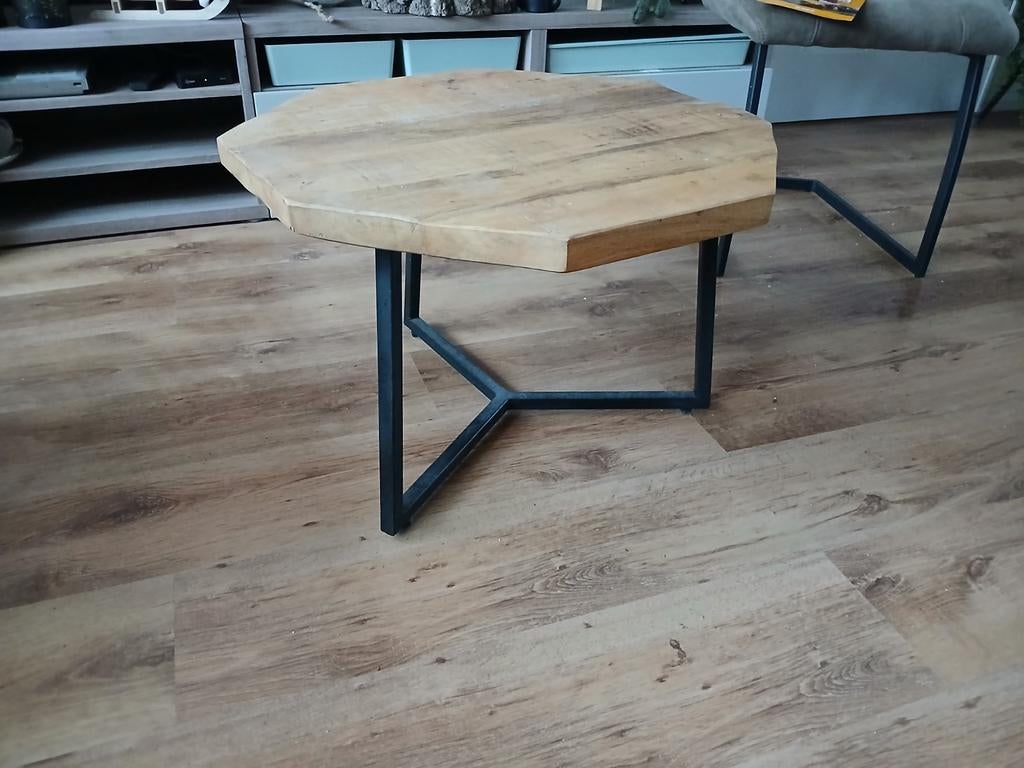Mooie 8 hoekige massief magohout salontafeltje 60 cm  40cm, Ophalen of Verzenden, Zo goed als nieuw, Overige vormen, Overige houtsoorten
