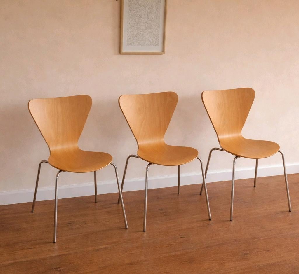 3 Arne Jacobsen stijl vlinderstoelen, Ophalen, Gebruikt, Bruin, Eén