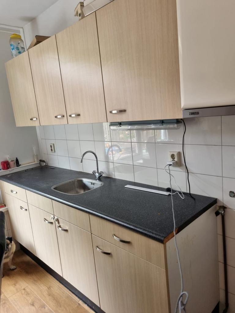 Complete keuken met boven- en onderkasten, spoelbak, Ophalen, Gebruikt, Bruin, Enkelwandige keuken