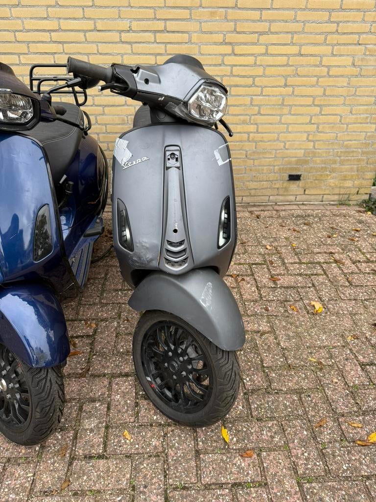 Vespa Sprint 2023 snor schade vespa opknapper 4/5k gelopen, Fietsen en Brommers, Scooters | Vespa, Ophalen, Gebruikt, Benzine