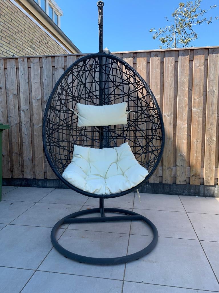 Comfortabele hangstoel, Egg chair, zwart met kussens, Huis en Inrichting, Ophalen, Egg Chair - Hangend, Gebruikt, Zwart