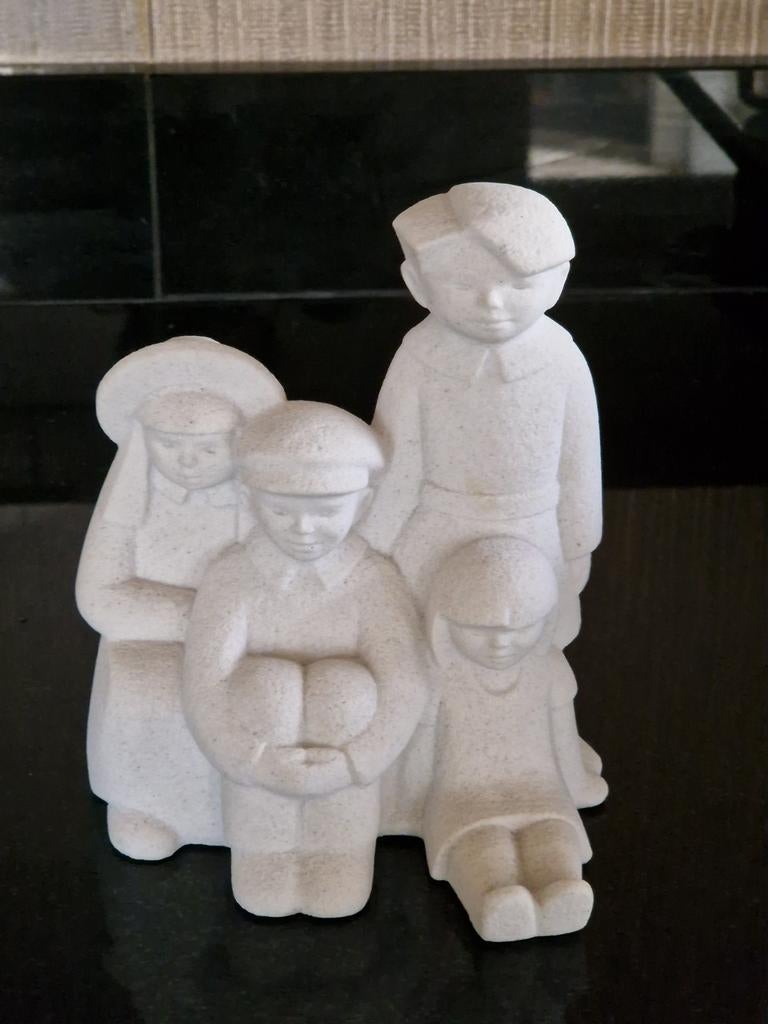 Vintage Beeldje"Familie" Marbell Stone Art Belgium., Ophalen of Verzenden, Zo goed als nieuw, Mens