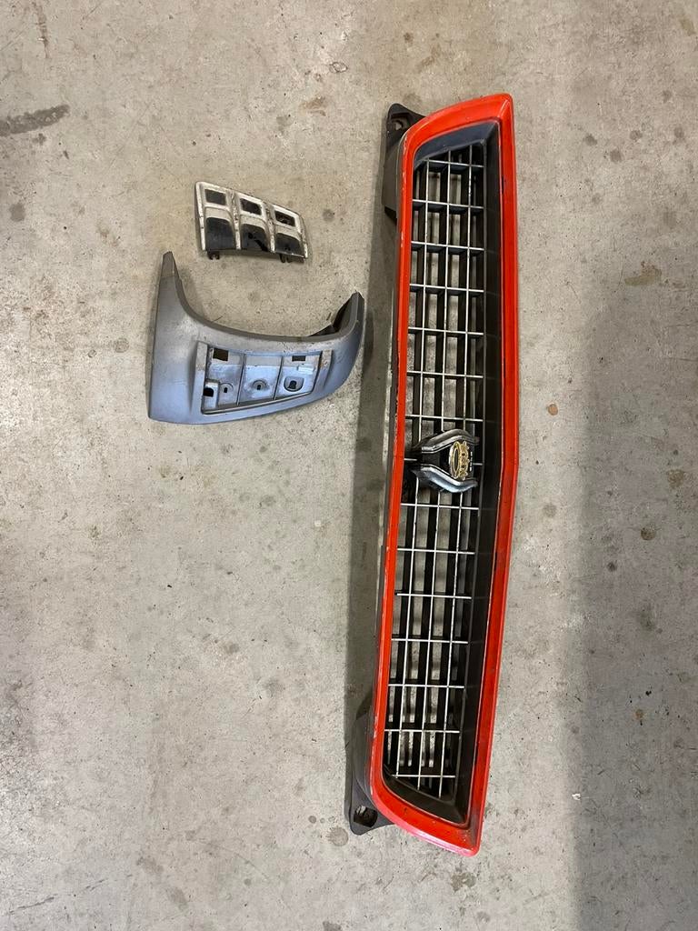 Toyota corolla ke25 gril en hoek gebruikt, Ophalen of Verzenden