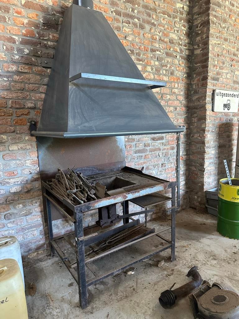 Smidsvuur met nieuwe rookkap (ventilator gedemonteerd), Ophalen of Verzenden, Gebruikt