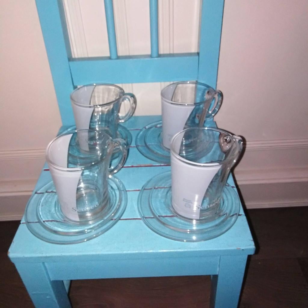 Senseo glazen met schotel wit logo 4 stuks, Huis en Inrichting, Keuken | Servies, Ophalen, Overige stijlen, Kop(pen) en/of Schotel(s)