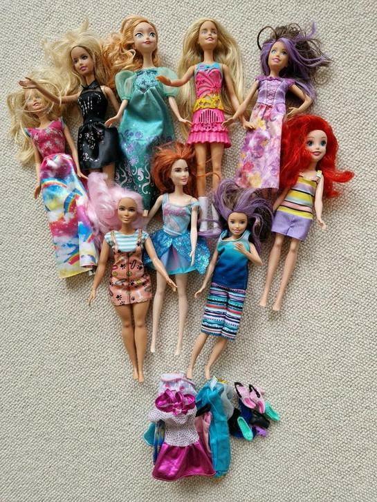 9 barbies, Kinderen en Baby's, Speelgoed | Poppenhuizen, Ophalen of Verzenden, Gebruikt, Toebehoren