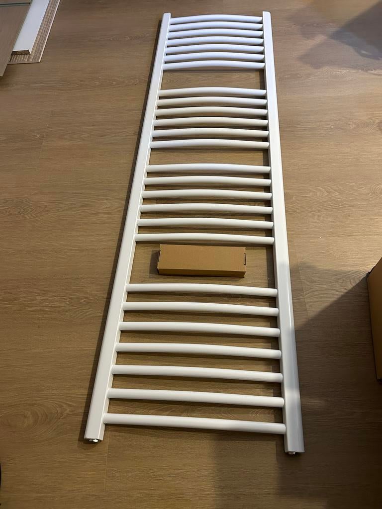Elektrische handdoekradiator. Kleine beschadiging, Ophalen, Radiator, Minder dan 60 cm, Zo goed als nieuw