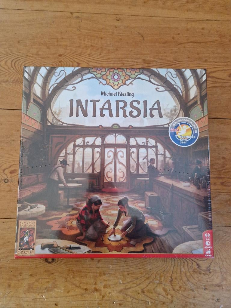 Spel: Intarsia - 999Games - nieuw in plastic. Spel jaar 2024, Hobby en Vrije tijd, Gezelschapsspellen | Bordspellen, Een of twee spelers
