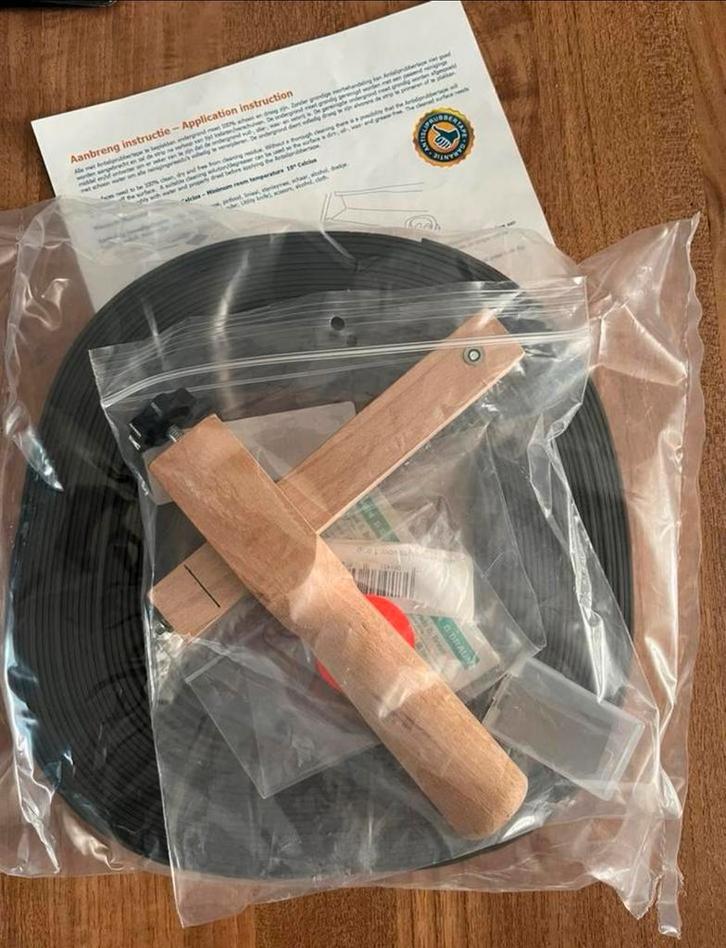 Antislip rubberstrip voor trap, Doe-het-zelf en Verbouw, Ladders en Trappen, Nieuw, Minder dan 2 meter, Ophalen of Verzenden