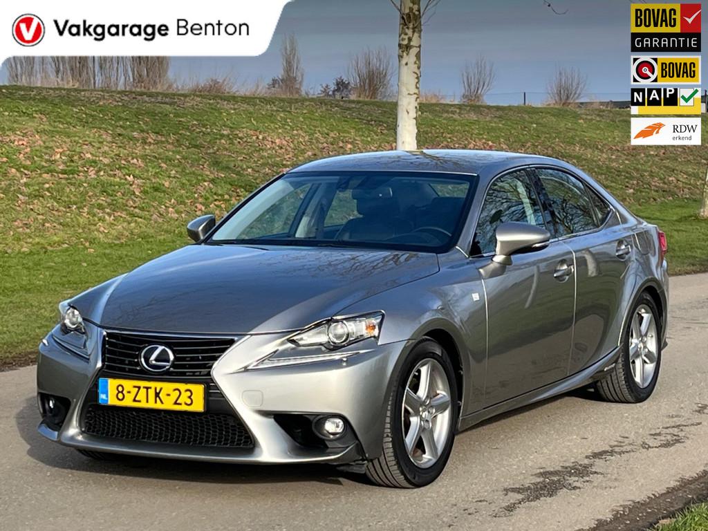 Lexus IS 300h 25th Edition | Limited Edition | Navigatie | S, Auto's, Lexus, Euro 5, Achterwielaandrijving, Gebruikt, Leder en Stof