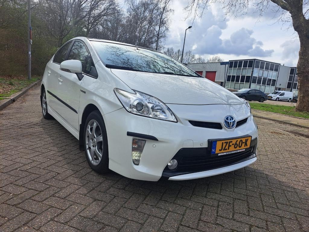 Toyota Prius 1.8 Full Hybrid 136PK Aut 2012 Wit, Wit, Prius, 25 km/l, Te koop
