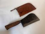 Vintage hakmes slagersmes voor hakblok met leren schede, Ophalen of Verzenden