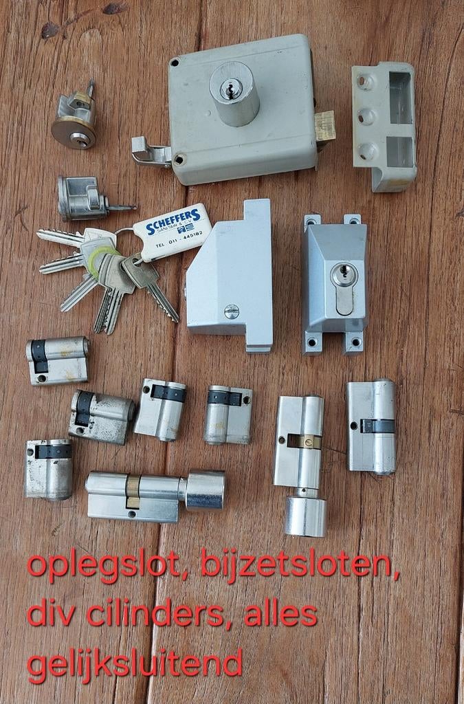 Diverse sloten, bijzetsloten, oplegsloten, cilinders, Ophalen, Gebruikt, Slot
