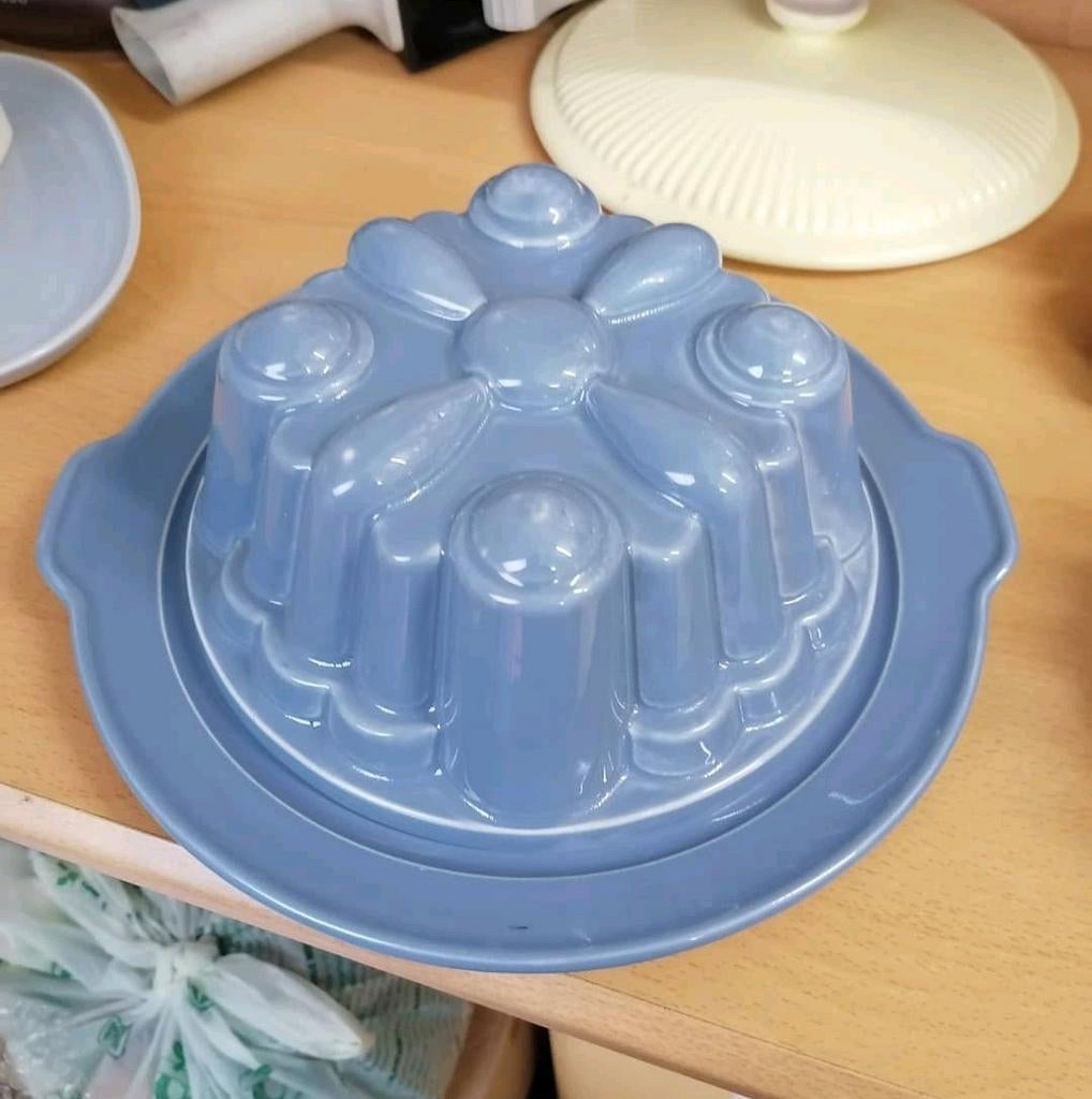 Mooi assortiment puddingvormen  in pastel kleuren Regout, Antiek en Kunst, Ophalen of Verzenden