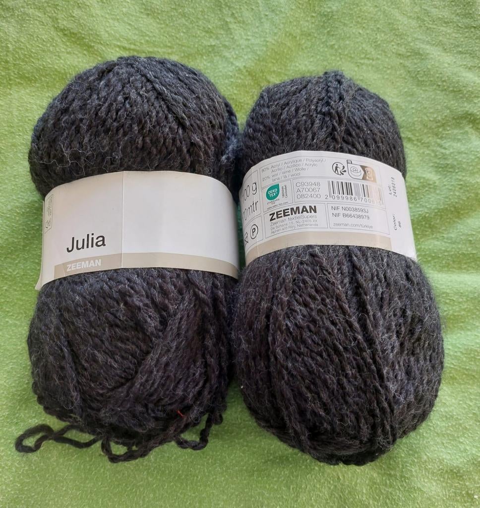 2 bollen wol zwart (Julia), Ophalen of Verzenden, Nieuw, Breien of Haken, Wol of Garen