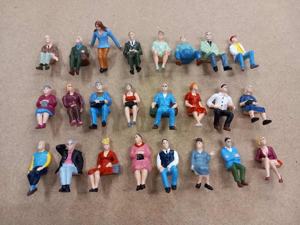Set van 24 zittende figuren schaal G (LGB, Piko, enz.), Hobby en Vrije tijd, Gelijkstroom of Wisselstroom, Ophalen of Verzenden