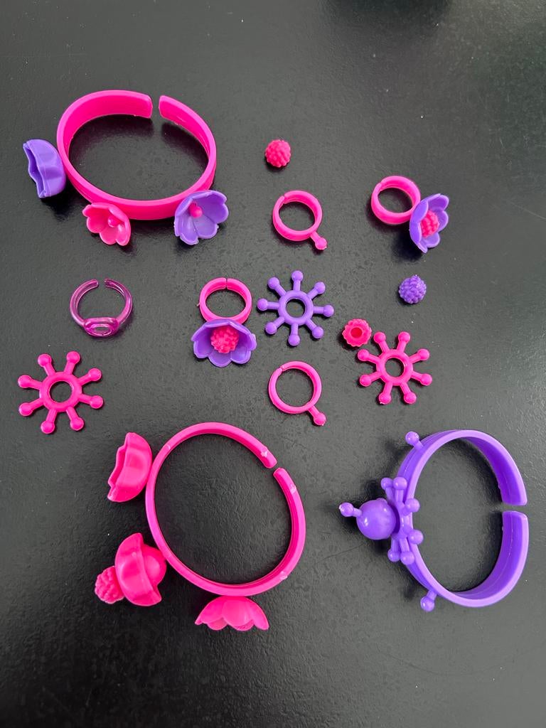 Roze en paarse kinderarmbandjes en ringen sieraden, Sieraden, Tassen en Uiterlijk, Kindersieraden, Ophalen of Verzenden, Zo goed als nieuw