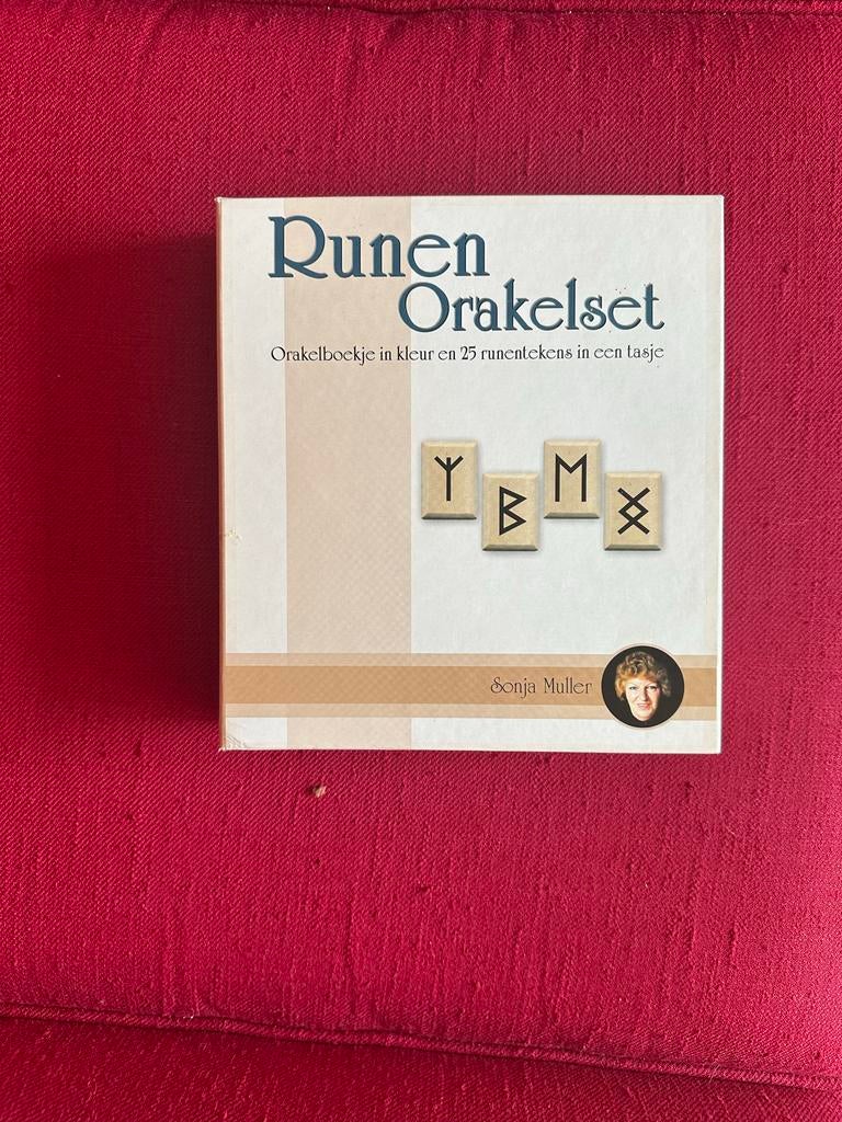 Runen Orakelset - Sonja Muller, Boeken, Ophalen of Verzenden, Zo goed als nieuw, Spiritualiteit algemeen, Achtergrond en Informatie