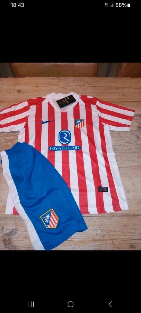 Atletico Madrid Kinder Voetbaltenue - Nieuw in Verpakking, Kinderen en Baby's, Kinderkleding | Overige, Nieuw, Jongen of Meisje