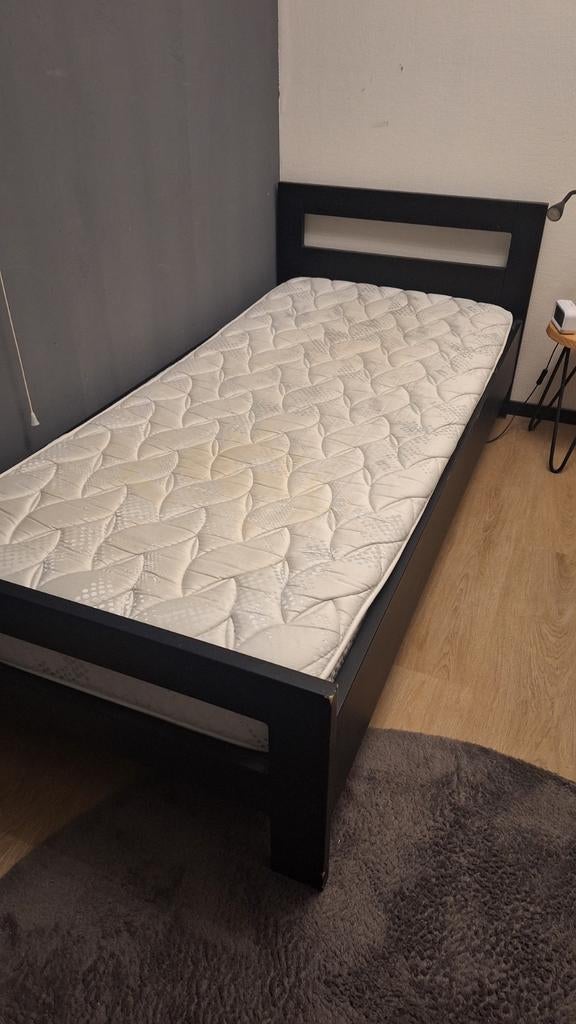 Zwart eenpersoons bed met lattenbodem, Ophalen, Gebruikt, 90 cm, Eenpersoons