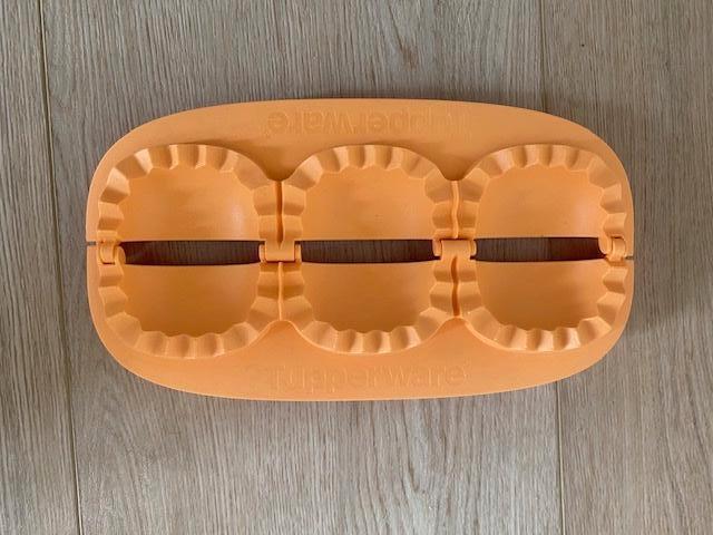 Tupperware ravioli maker, Huis en Inrichting, Keuken | Tupperware, Nieuw, Overige typen, Oranje, Ophalen of Verzenden