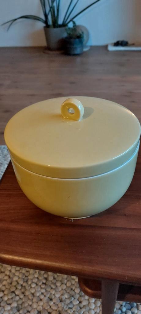IKEA 365+ Schaal met deksel, geel veldspaatporselein, Huis en Inrichting, Keuken | Servies, Schaal of Schalen, Overige stijlen