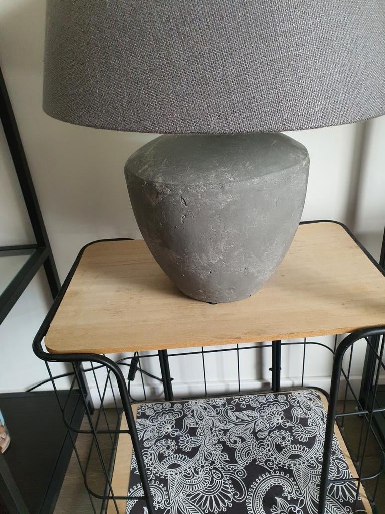 Mooie grijze tafellamp., Ophalen, 50 tot 100 cm, Rond, Zo goed als nieuw