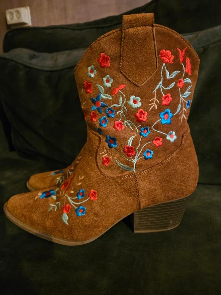 MOOIE LAARZEN MAAT 40, Kleding | Dames, Schoenen, Ophalen of Verzenden, Zo goed als nieuw, Zwart, Hoge laarzen