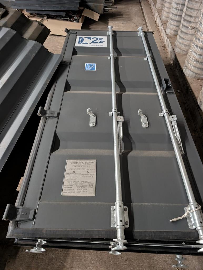 HC zeecontainer deuren en damwand uit container wanden, Ophalen